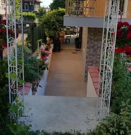 House 招待所 *